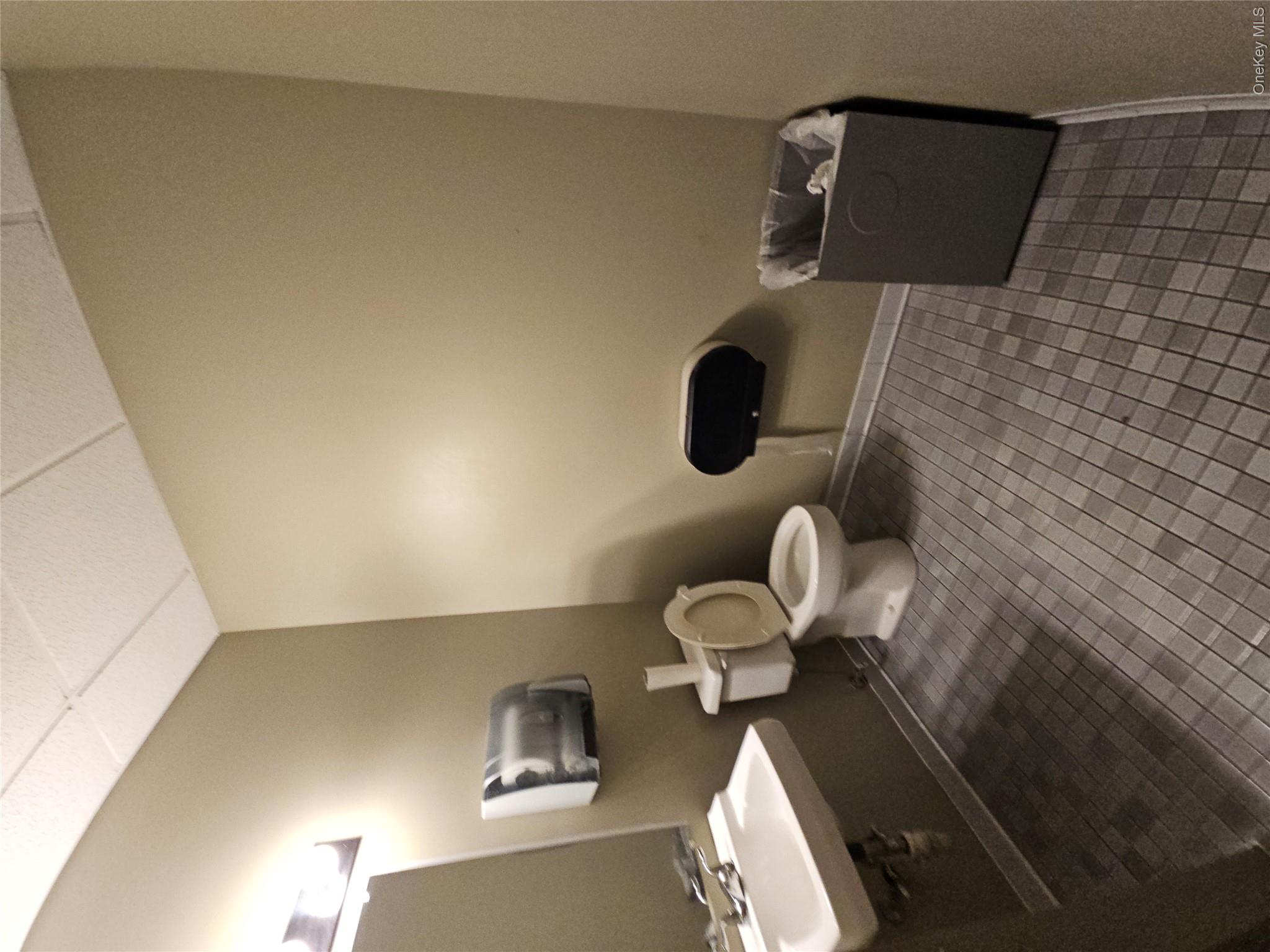 20 West Avenue – For Rent photo 7