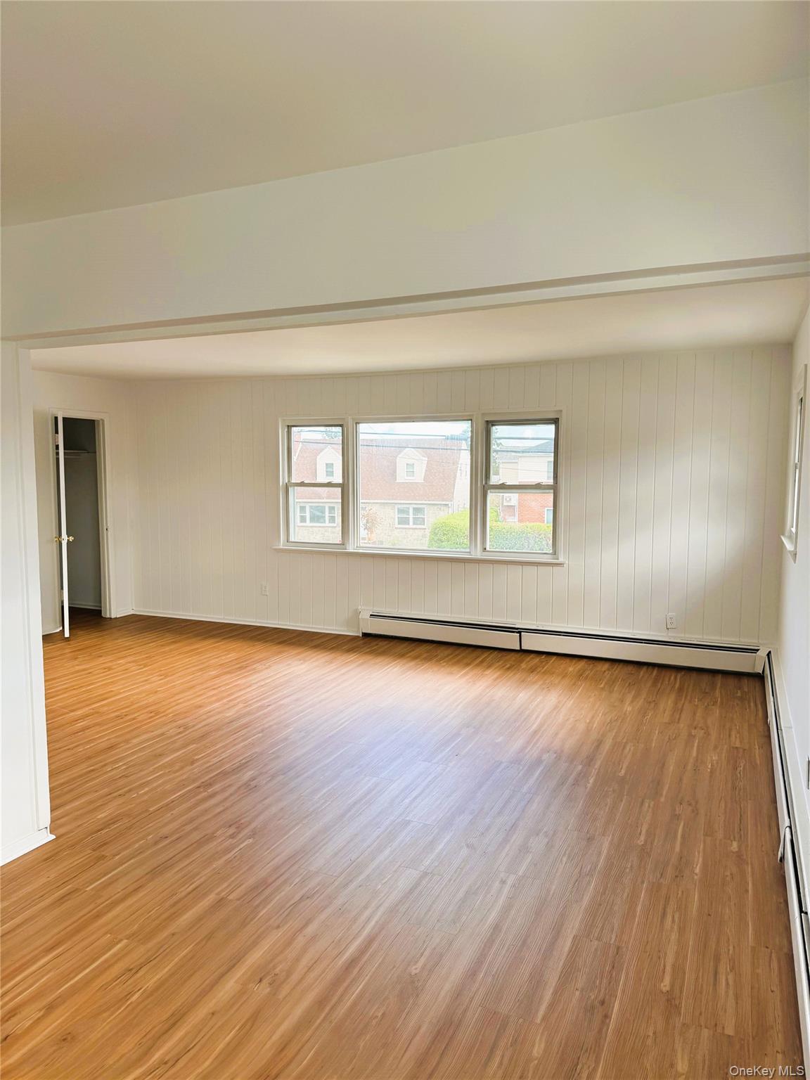 131 Roslyn Road, Unit 1st Floor photo 13