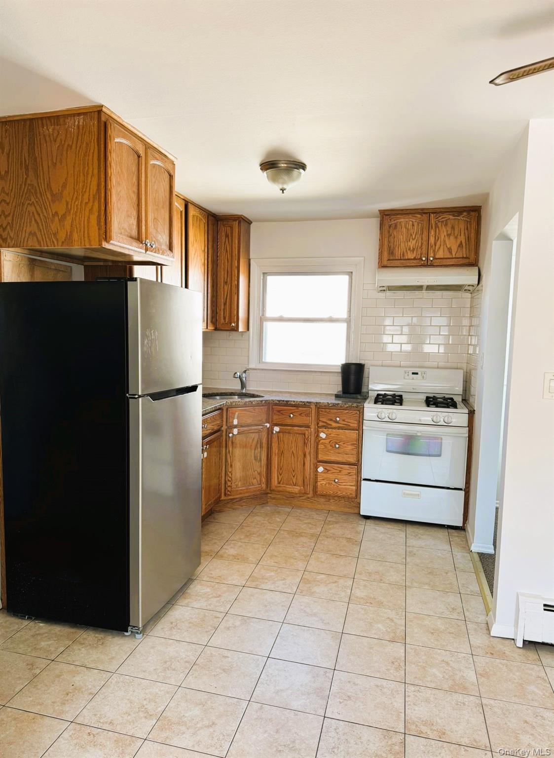 131 Roslyn Road, Unit 1st Floor photo 4