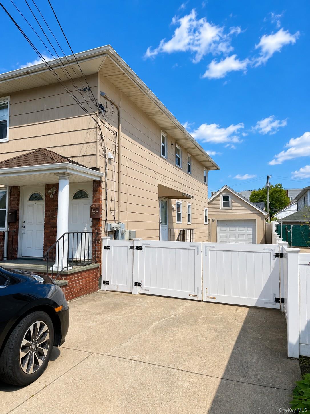 131 Roslyn Road, Unit 1st Floor photo 5