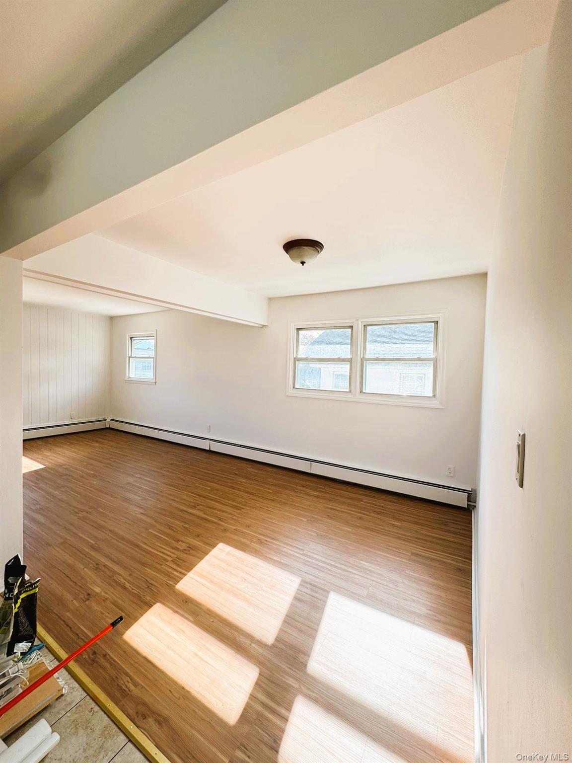 131 Roslyn Road, Unit 1st Floor