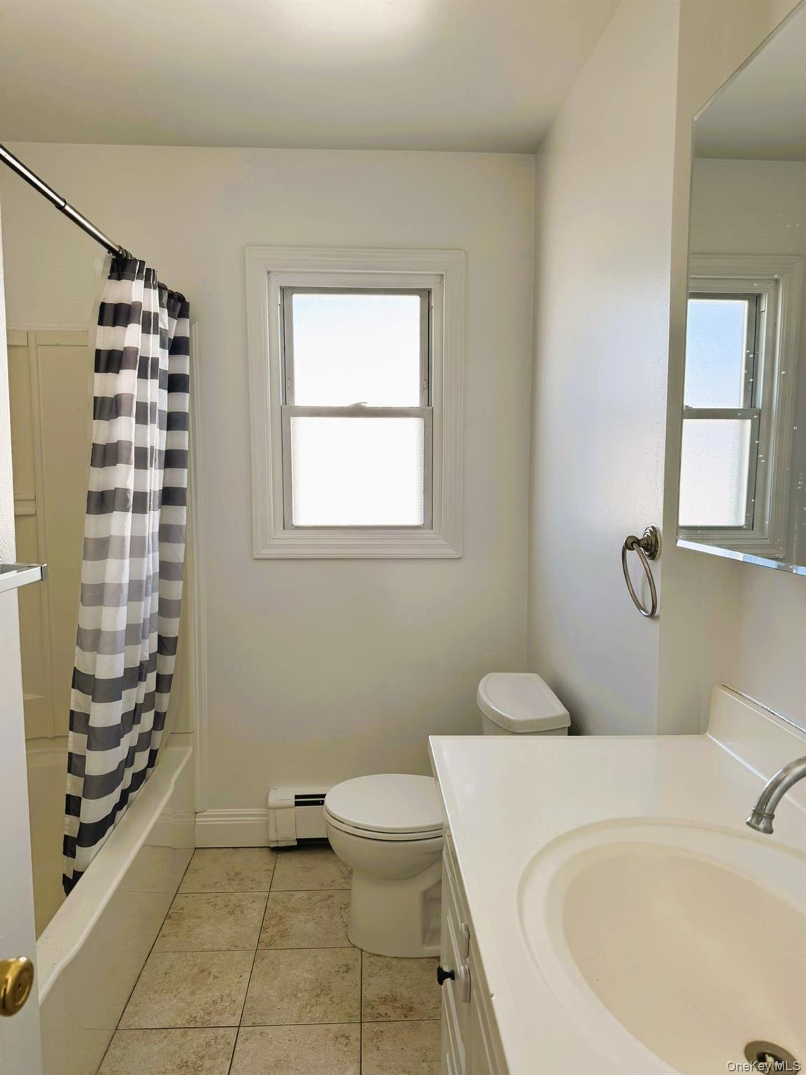 131 Roslyn Road, Unit 1st Floor photo 3