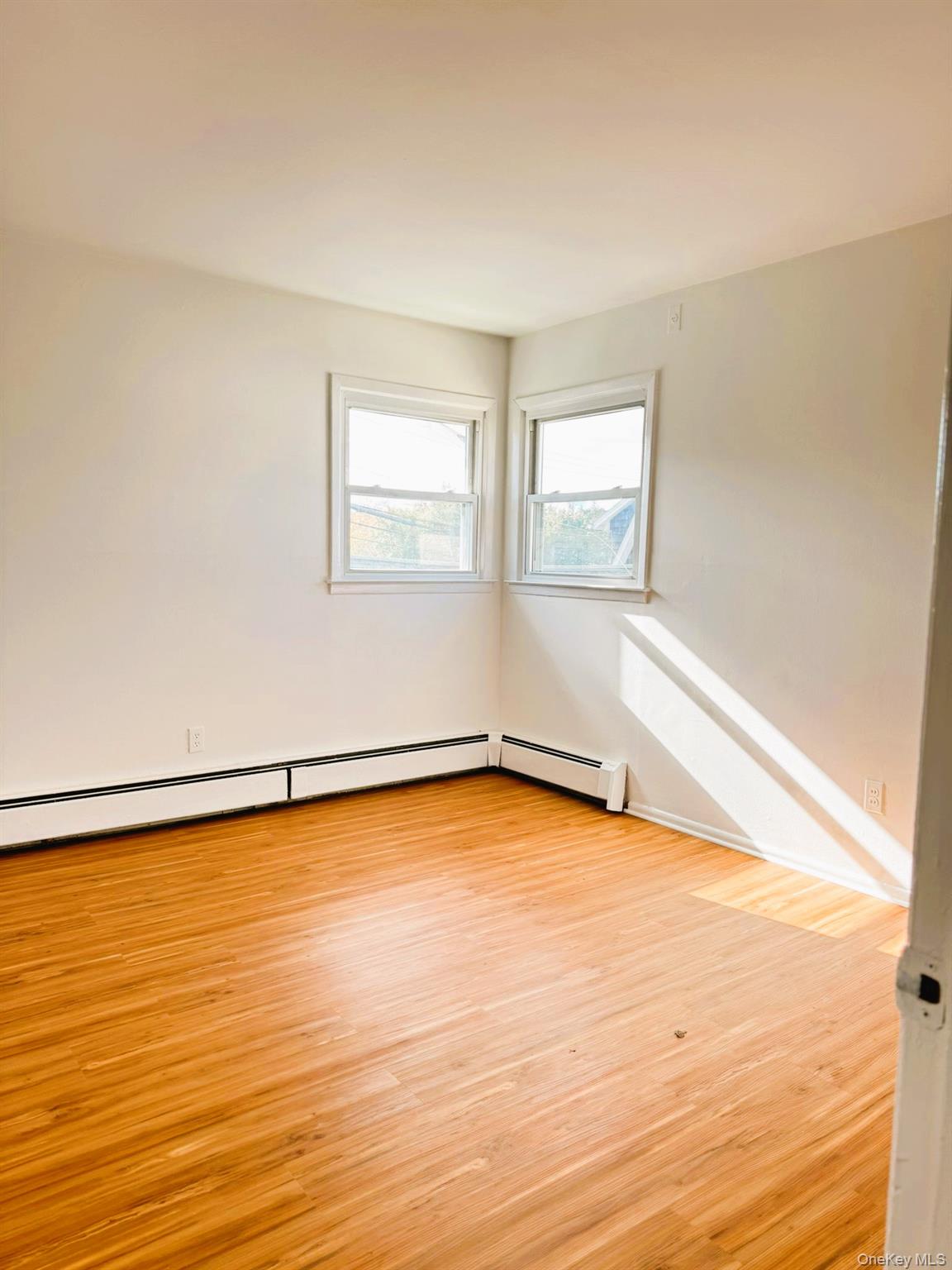 131 Roslyn Road, Unit 1st Floor photo 15
