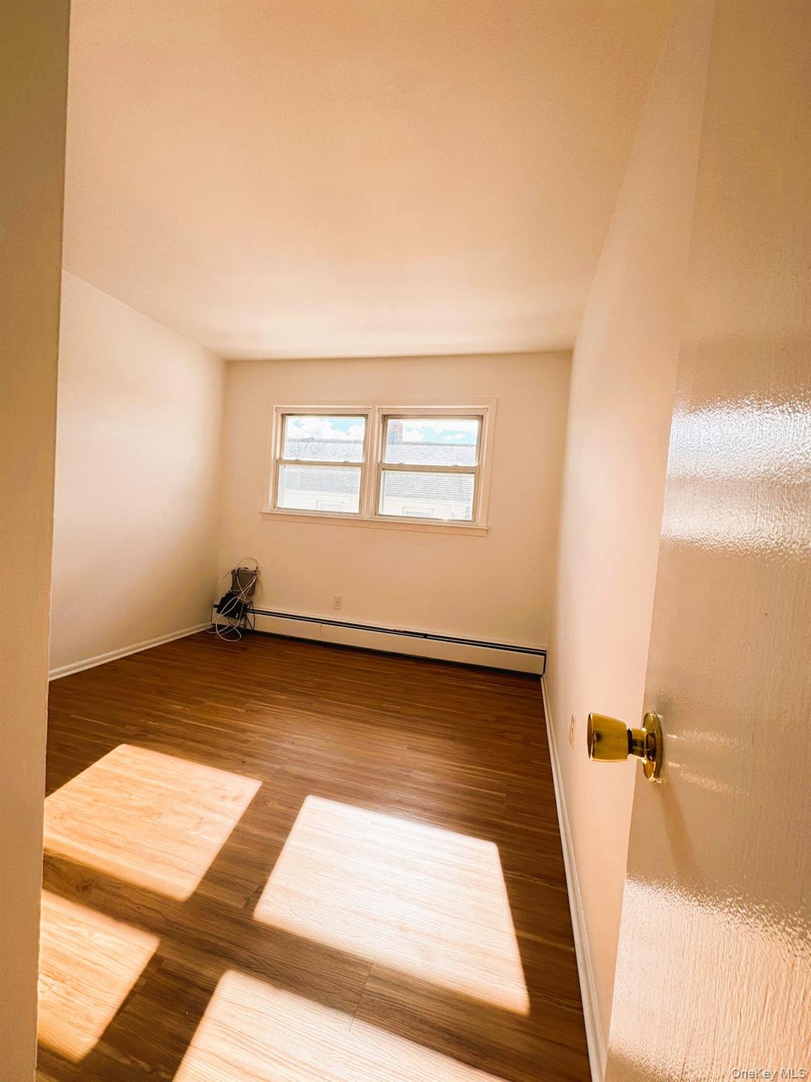 131 Roslyn Road, Unit 1st Floor photo 10