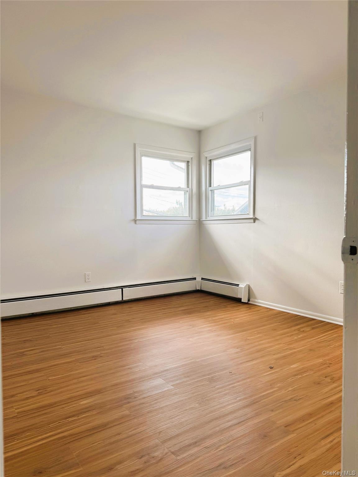 131 Roslyn Road, Unit 1st Floor photo 11