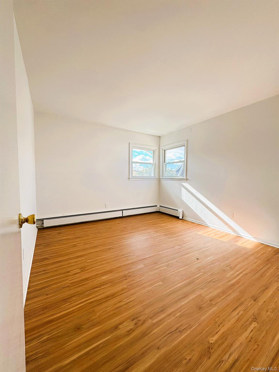 131 Roslyn Road, Unit 1st Floor photo 7
