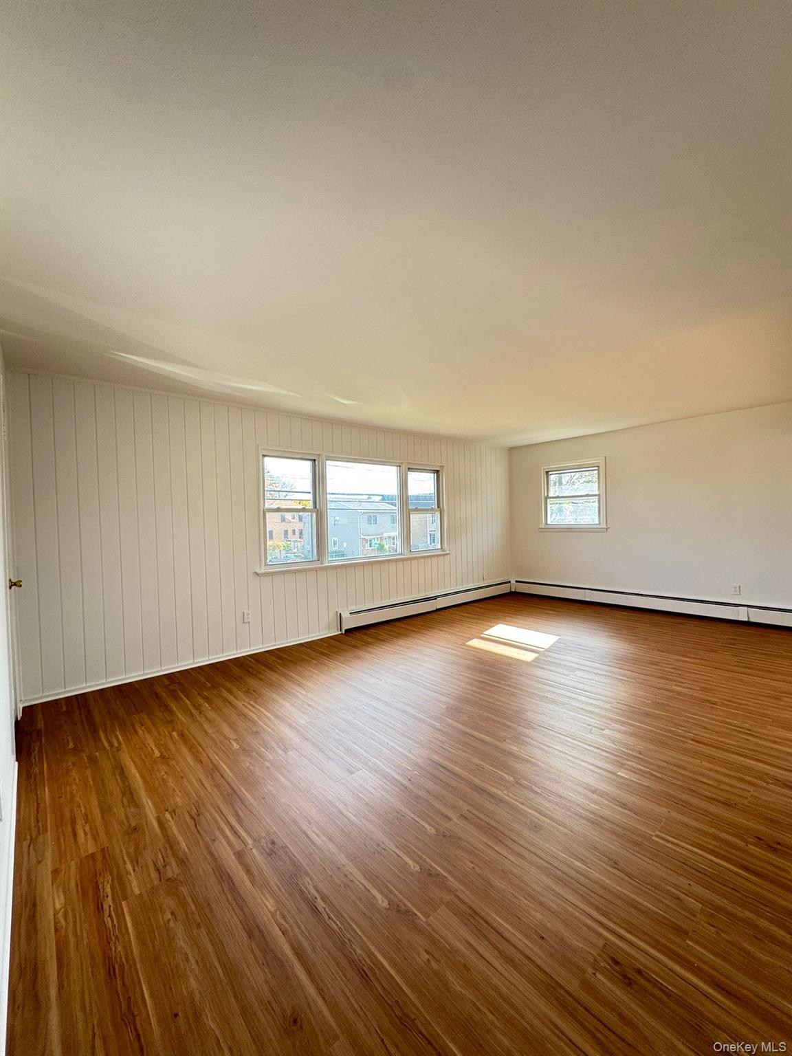 131 Roslyn Road, Unit 1st Floor photo 2