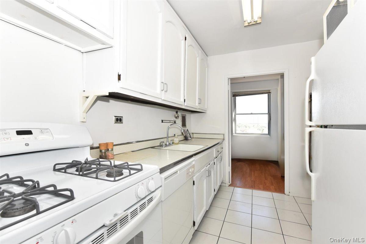 175-20 Wexford Terrace, Unit 16L photo 7