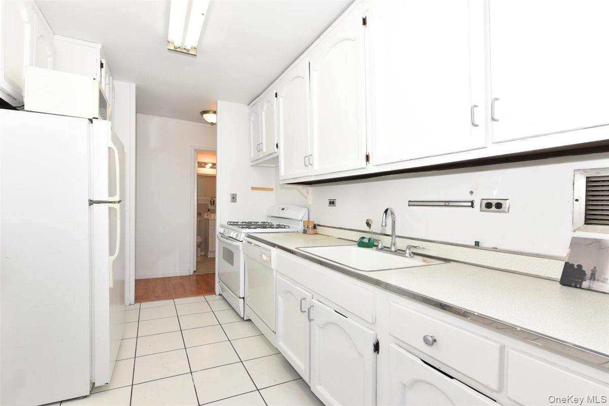 175-20 Wexford Terrace, Unit 16L photo 8