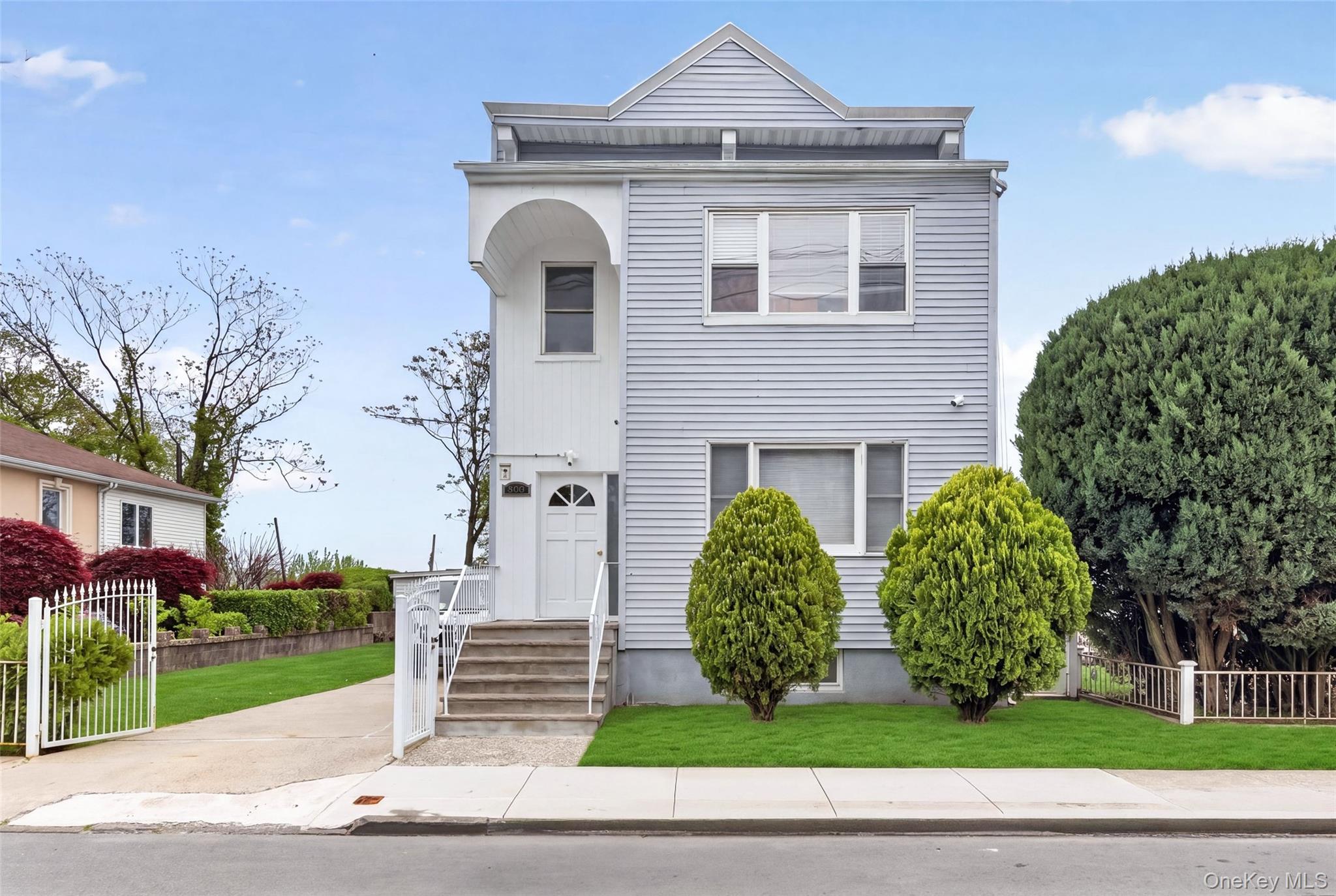 86 Smart Avenue – For Sale
