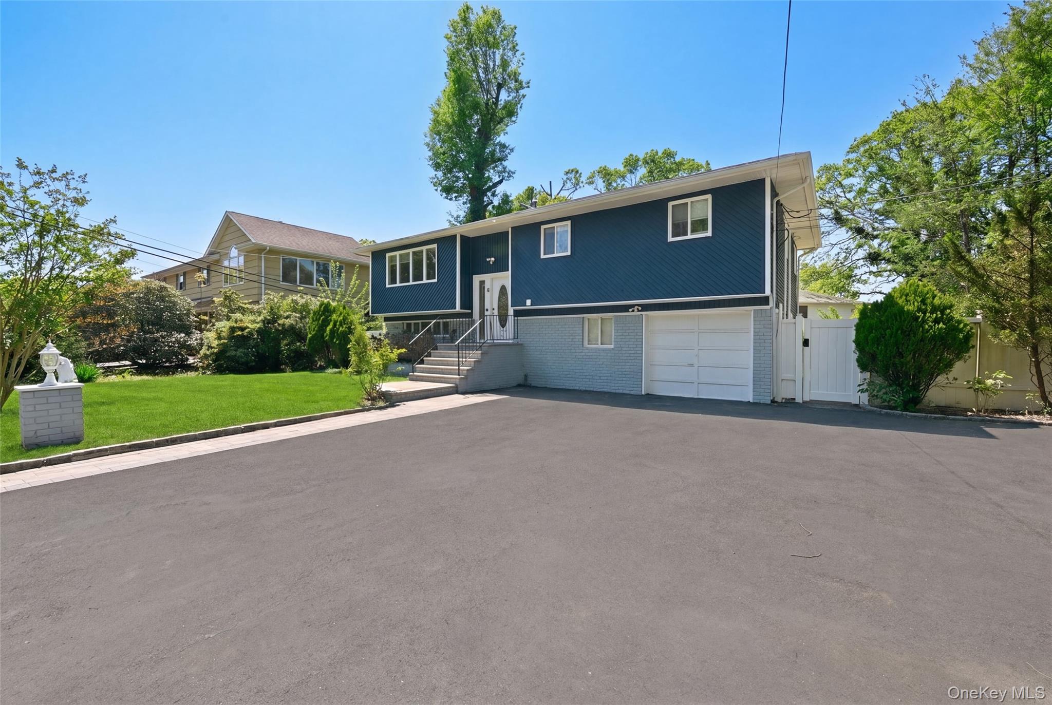 18 Park Drive East – For Sale photo 2