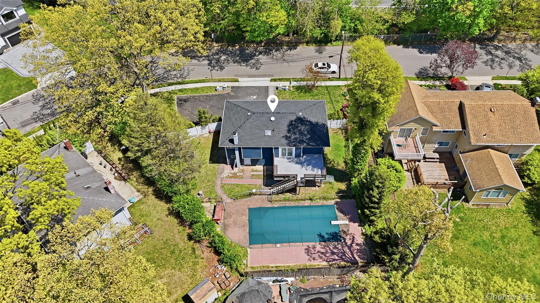 18 Park Drive East – For Sale photo 3