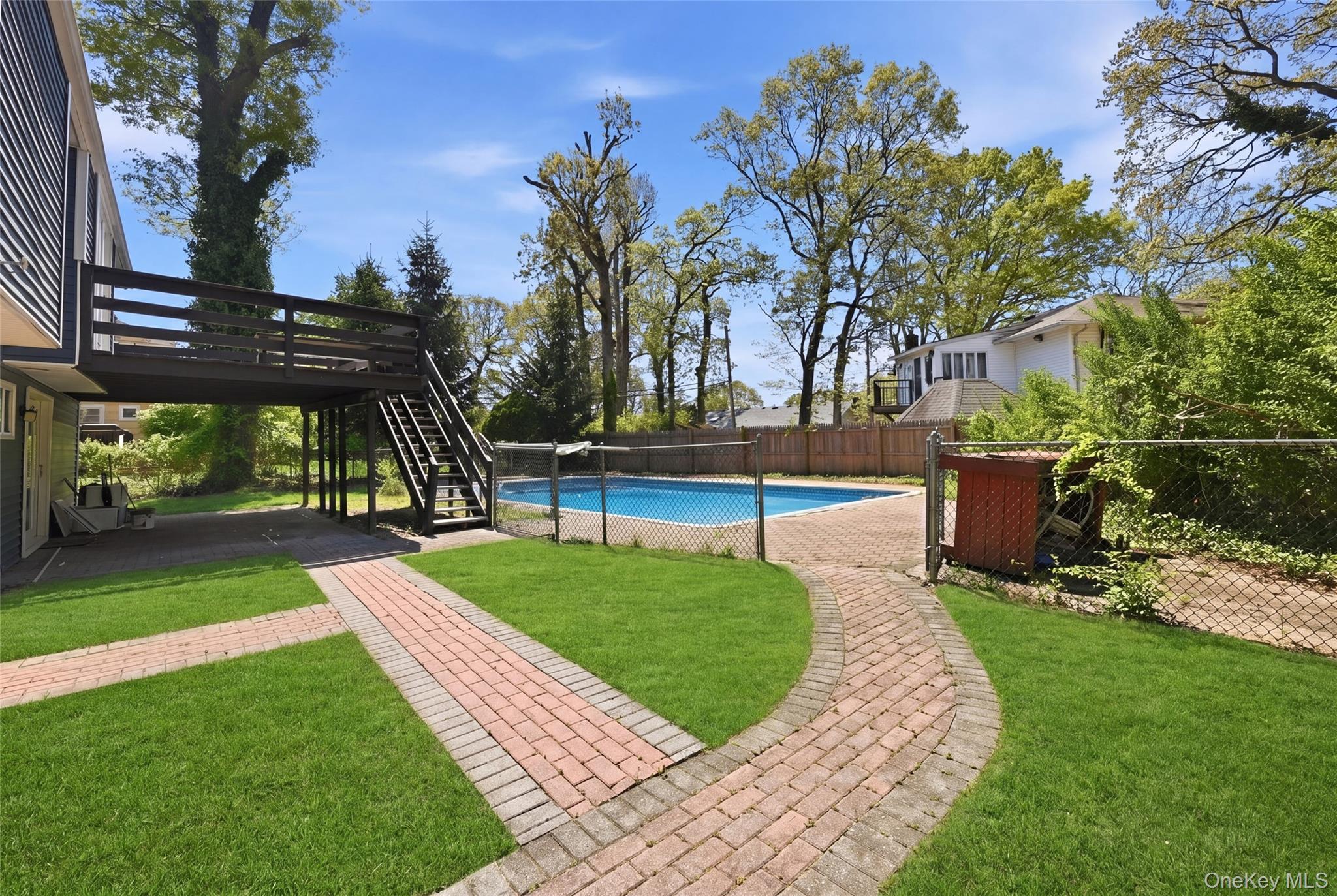 18 Park Drive East – For Sale photo 5