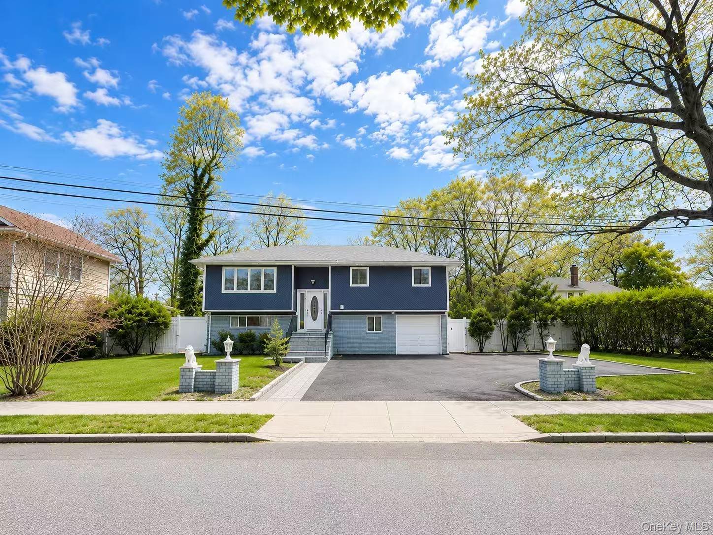 18 Park Drive East – For Sale