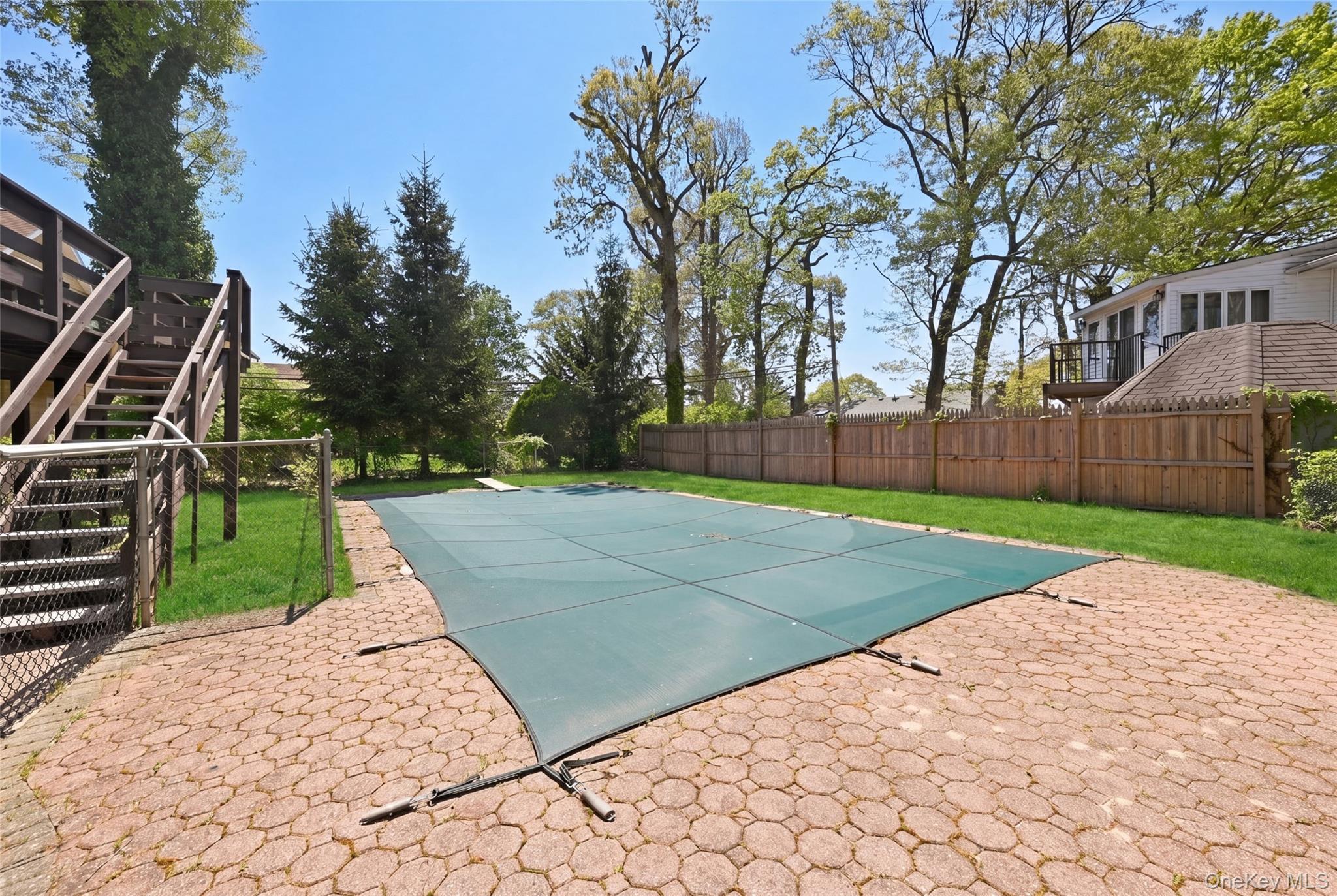 18 Park Drive East – For Sale photo 27
