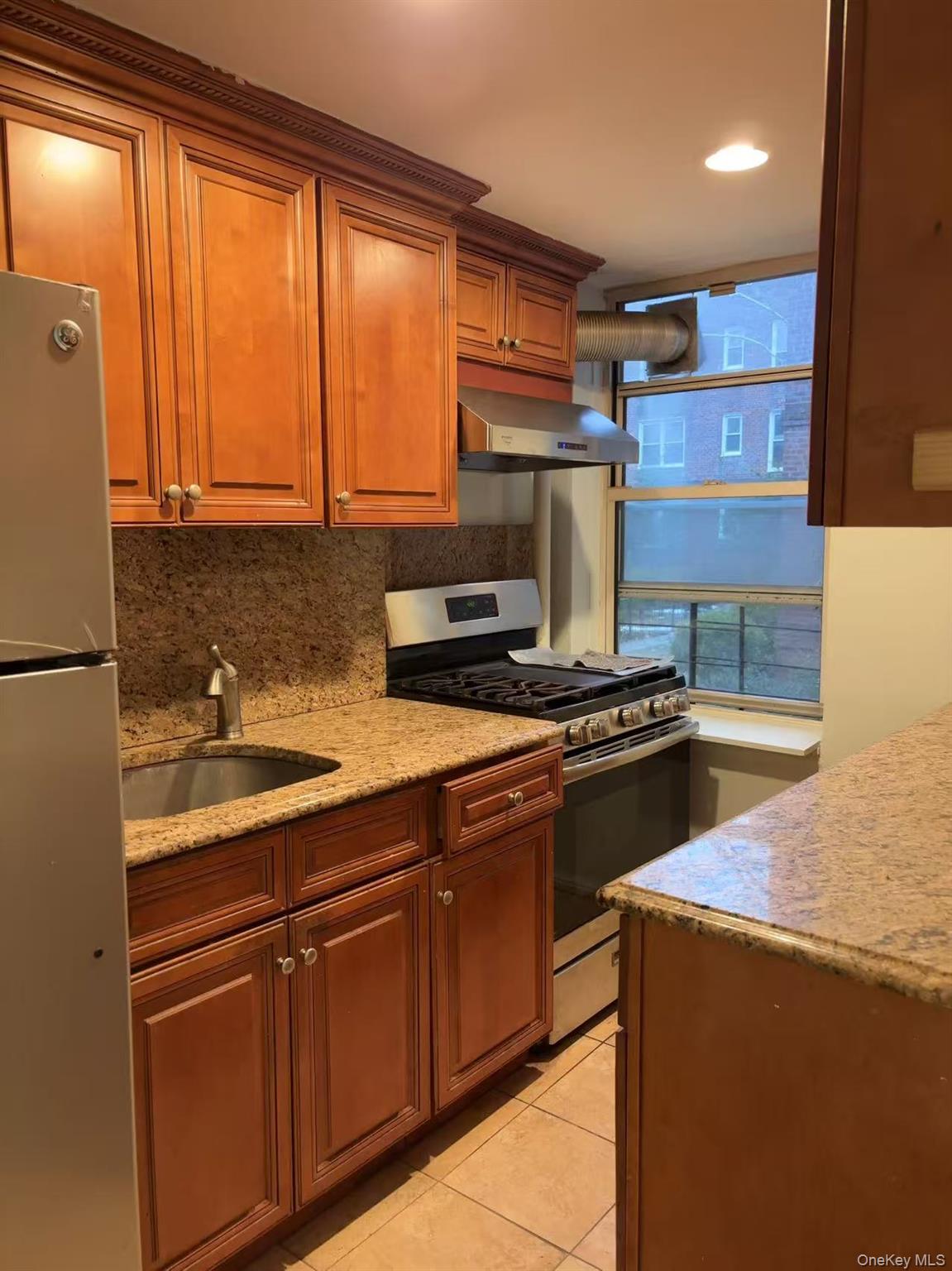 14124 78, Unit 1B photo 9