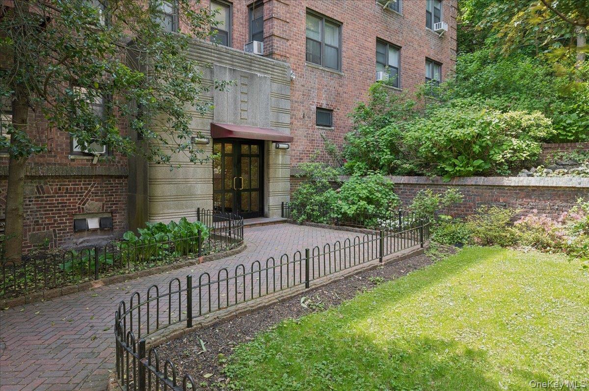 3015 Riverdale Avenue, Unit 5B photo 5