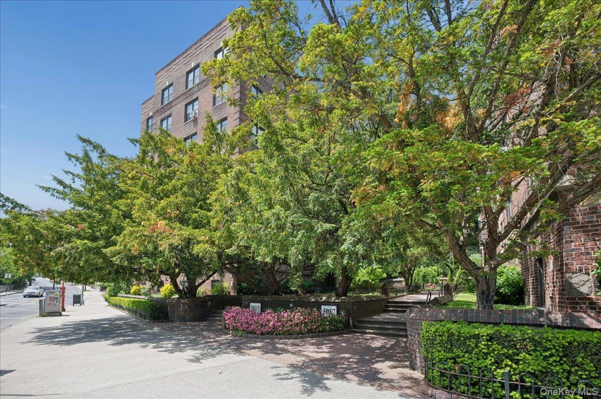 3015 Riverdale Avenue, Unit 5B photo 3