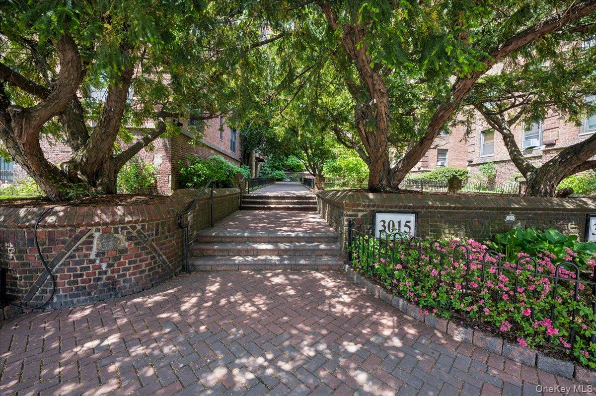 3015 Riverdale Avenue, Unit 5B photo 4