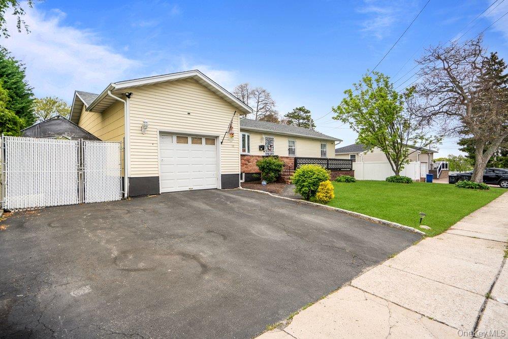 10 Francisco Avenue – For Sale photo 3