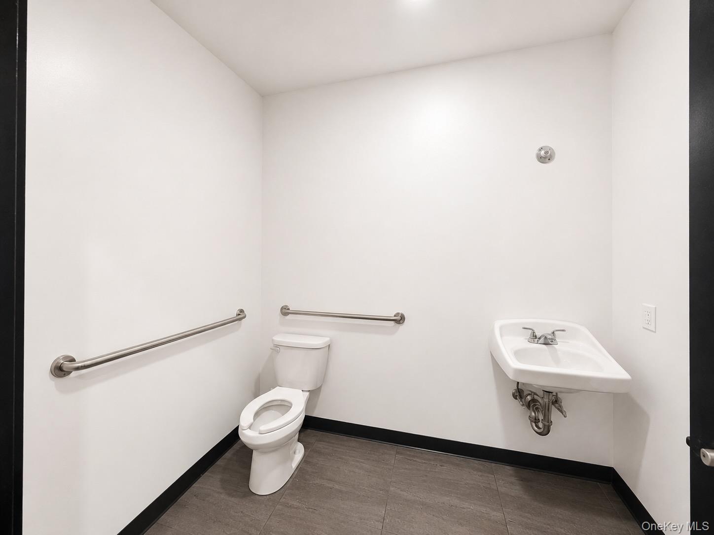 580 Broadway – For Rent photo 6