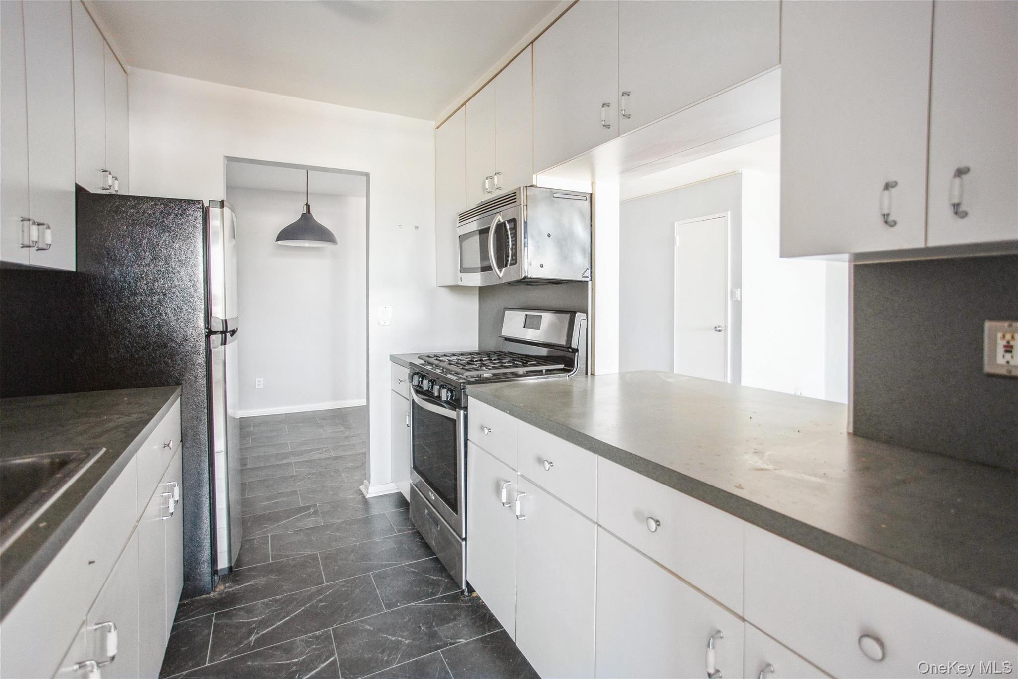 333 E Broadway, Unit 3B photo 11