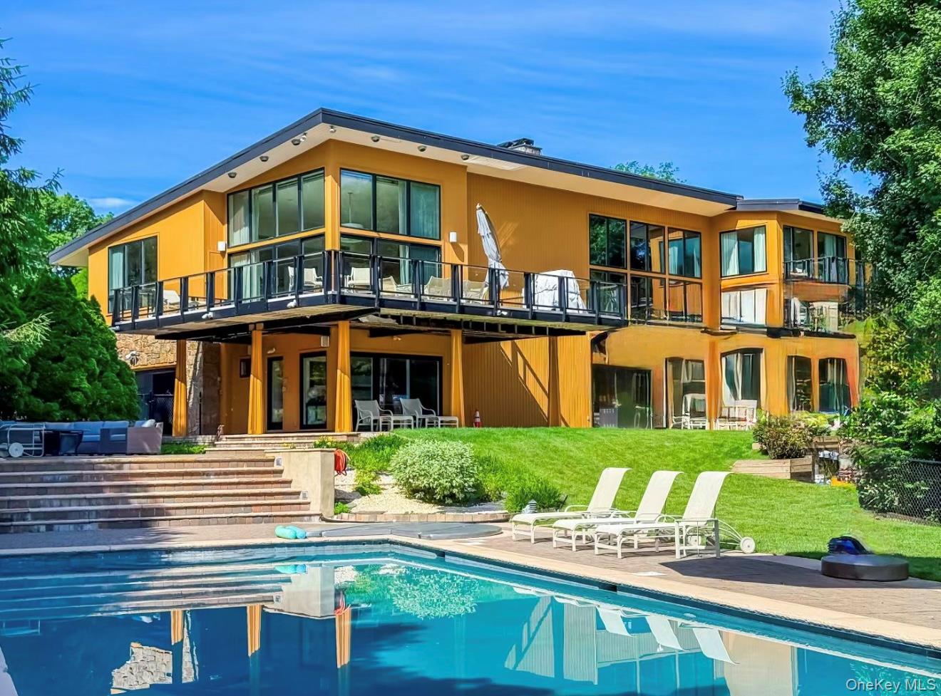 21 Lake Road South – For Sale