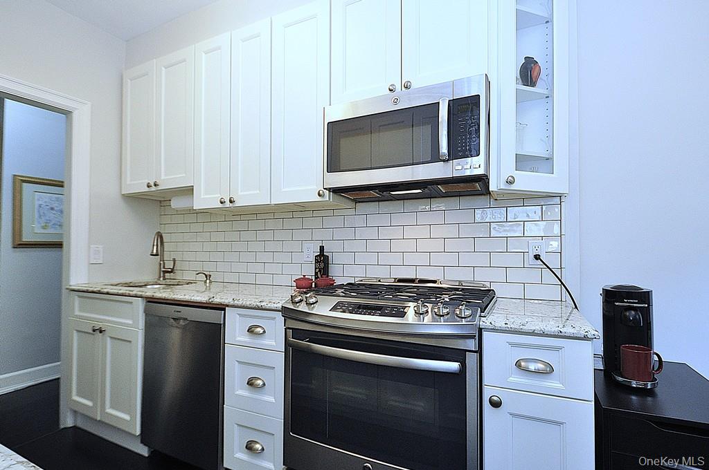 143 Garth Road, Unit 4N photo 13