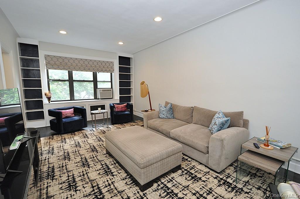 143 Garth Road, Unit 4N photo 2