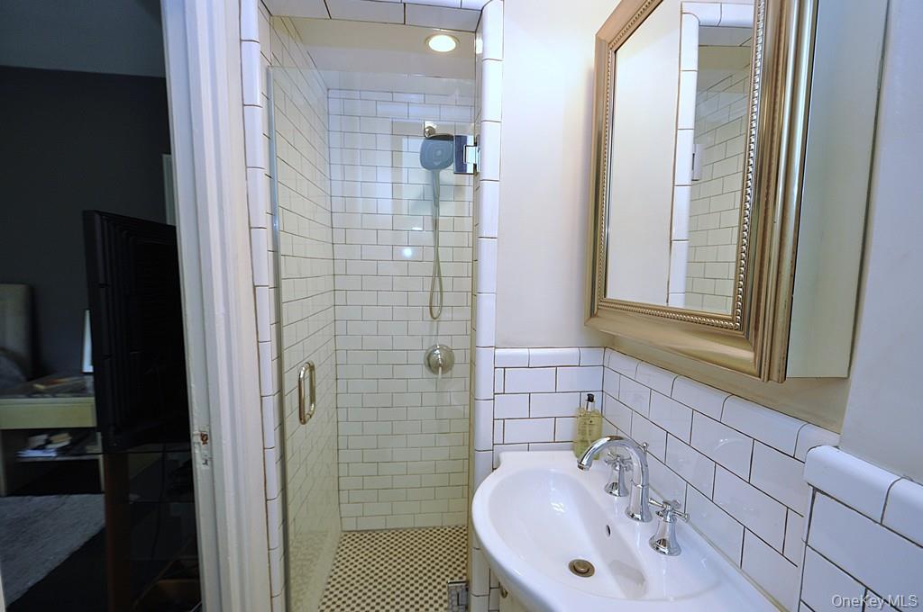 143 Garth Road, Unit 4N photo 23