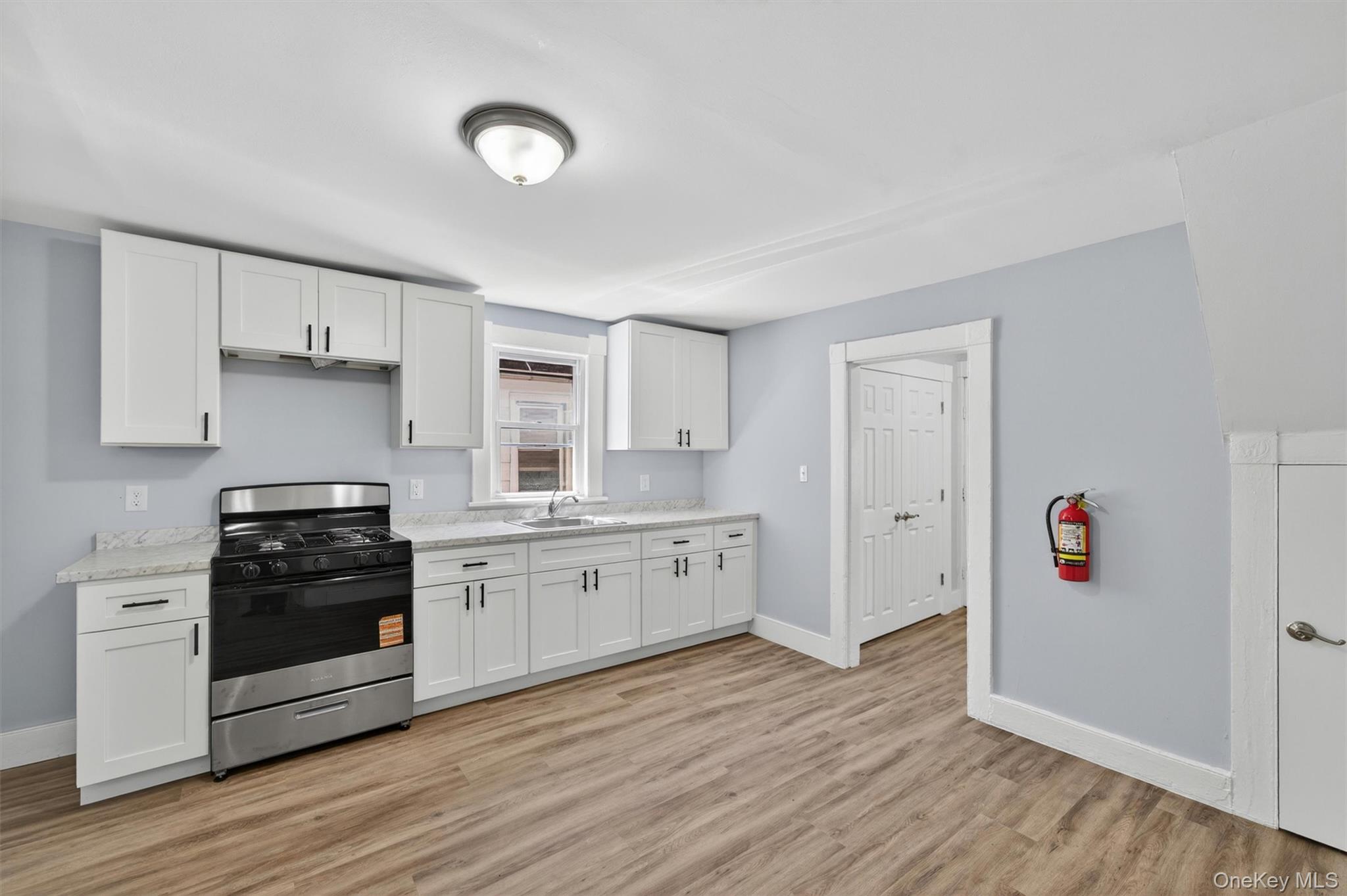 90 Montgomery Street, Unit Upper photo 7