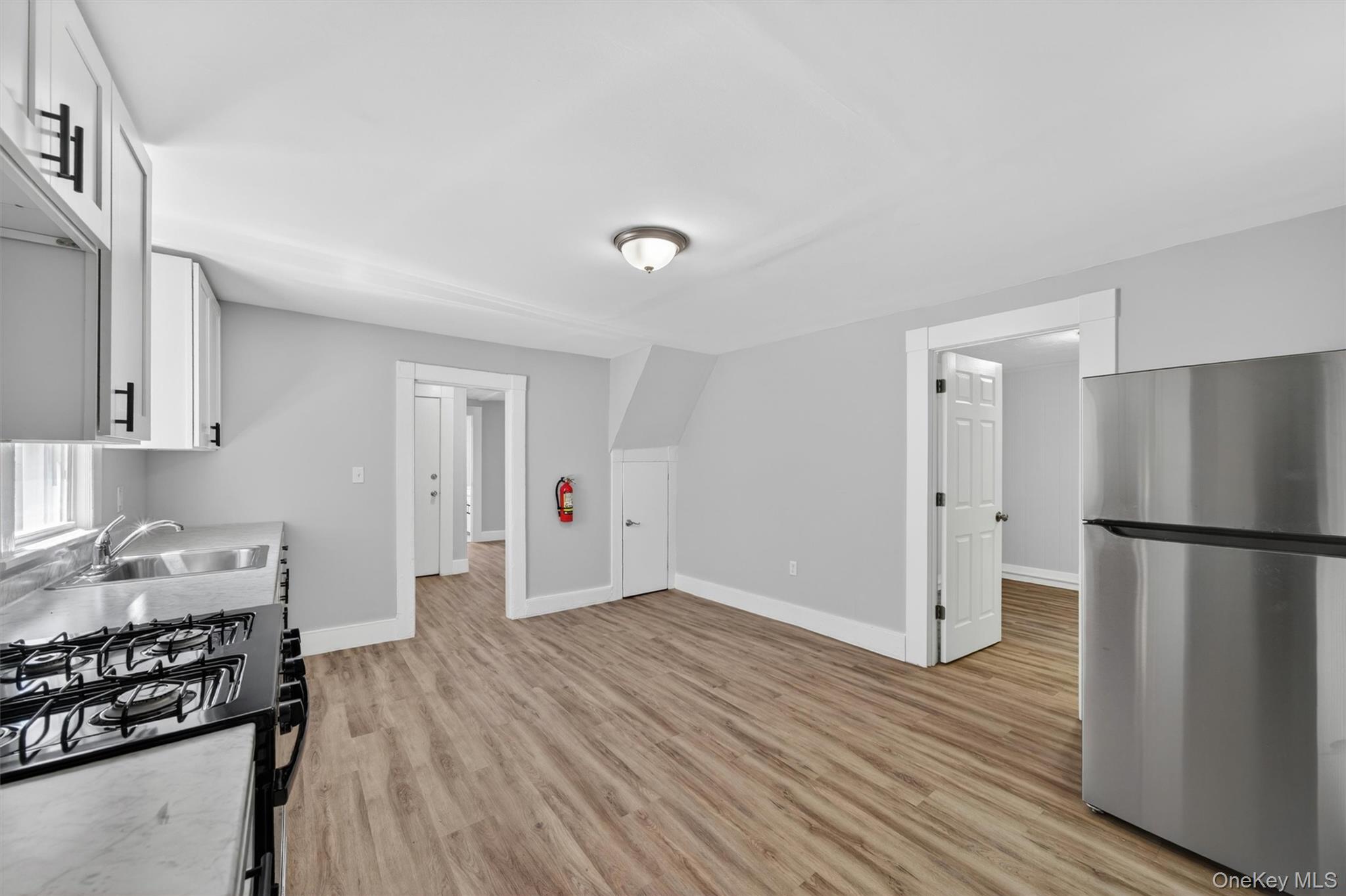 90 Montgomery Street, Unit Upper photo 10