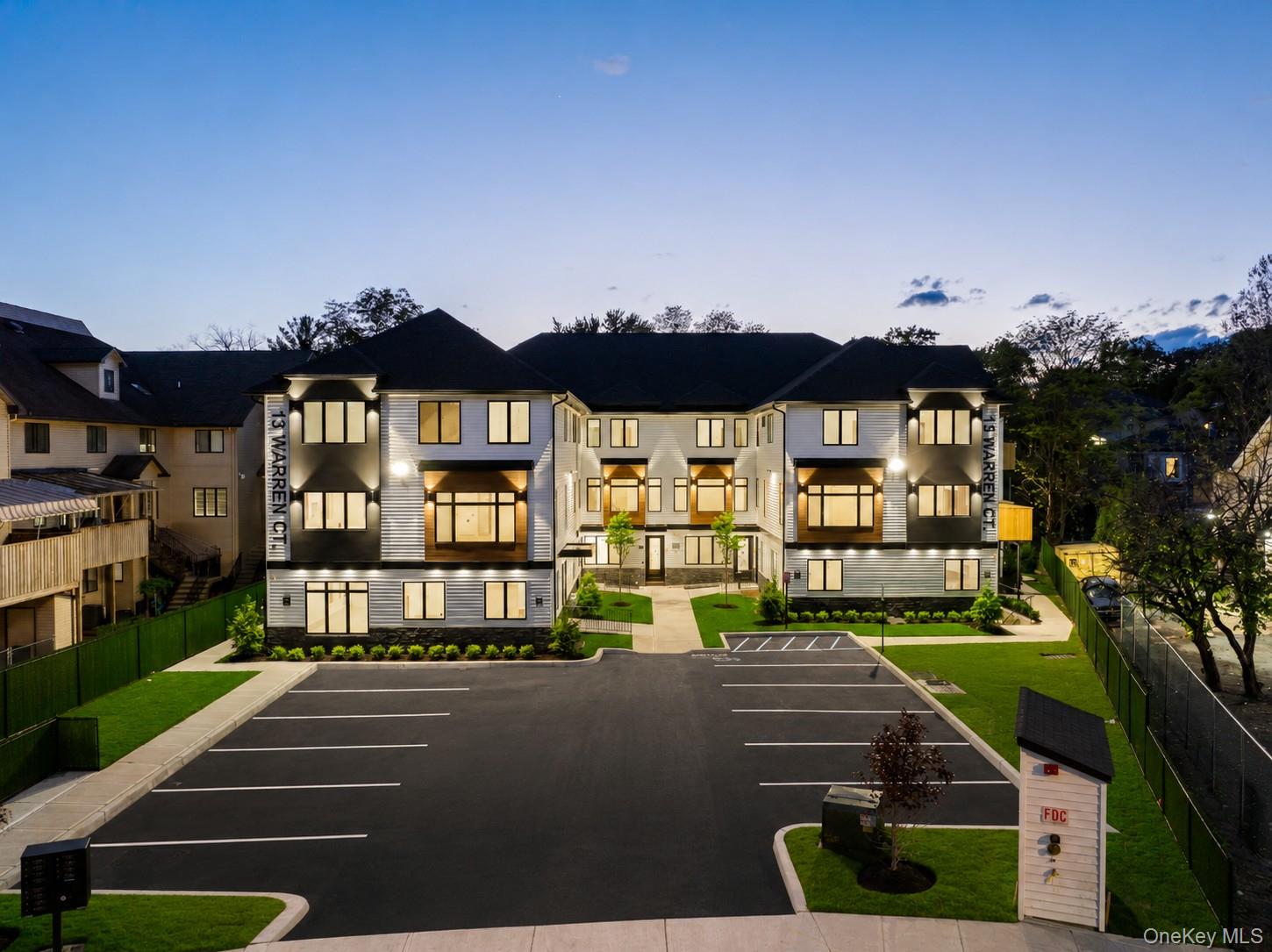 15 Warren Court, Unit 212