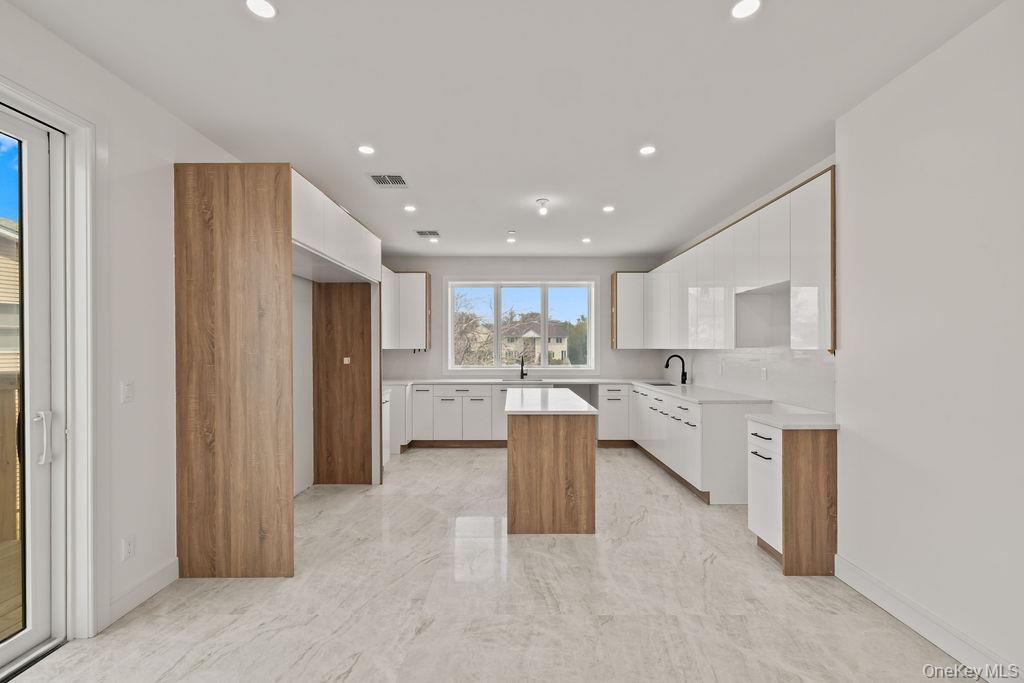 15 Warren Court, Unit 212 photo 6