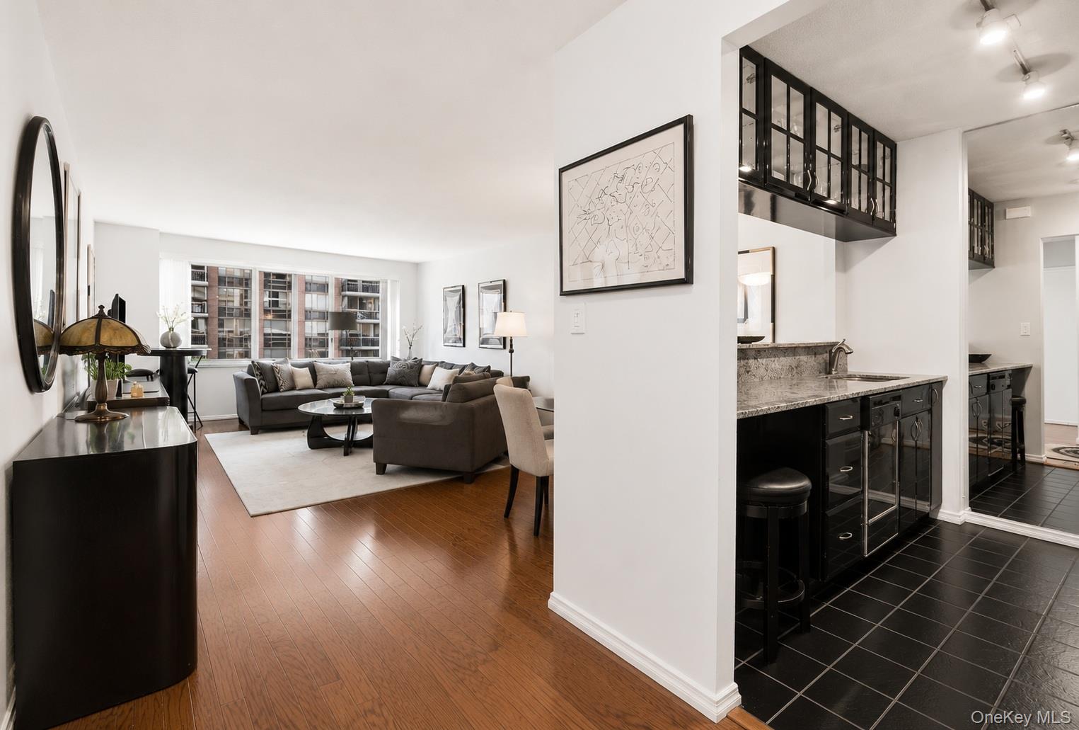 300 E 59th Street, Unit 1903 photo 4