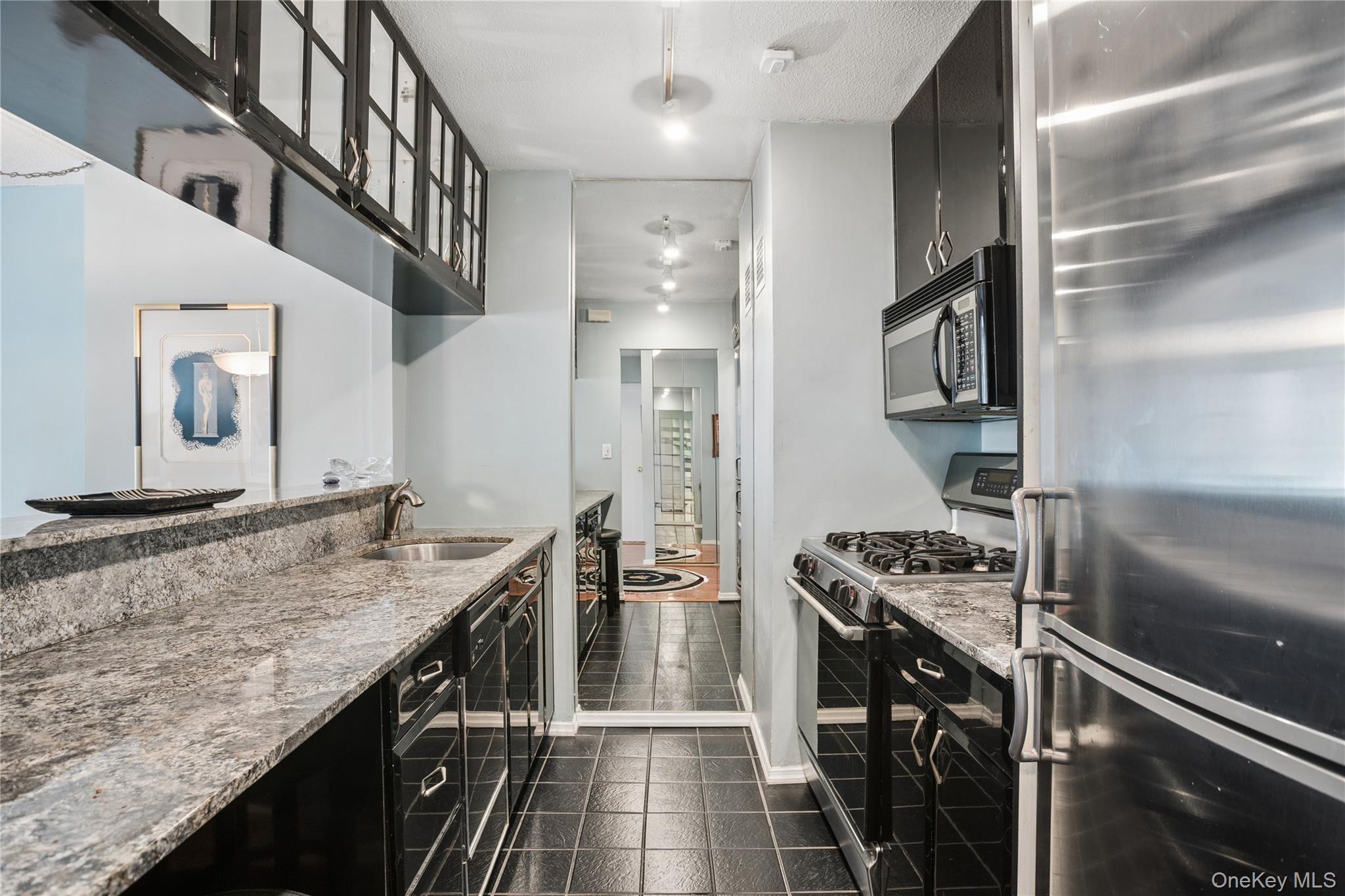 300 E 59th Street, Unit 1903 photo 6