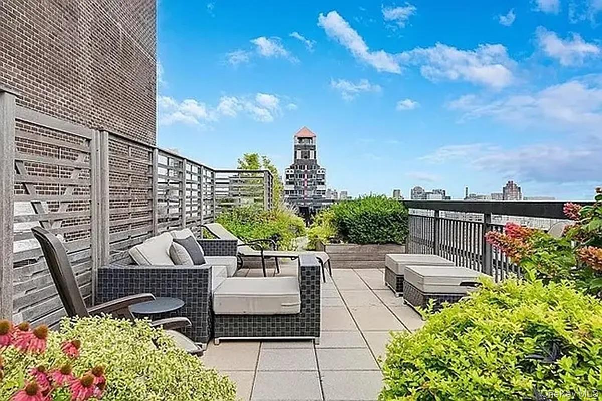 300 E 59th Street, Unit 1903 photo 11