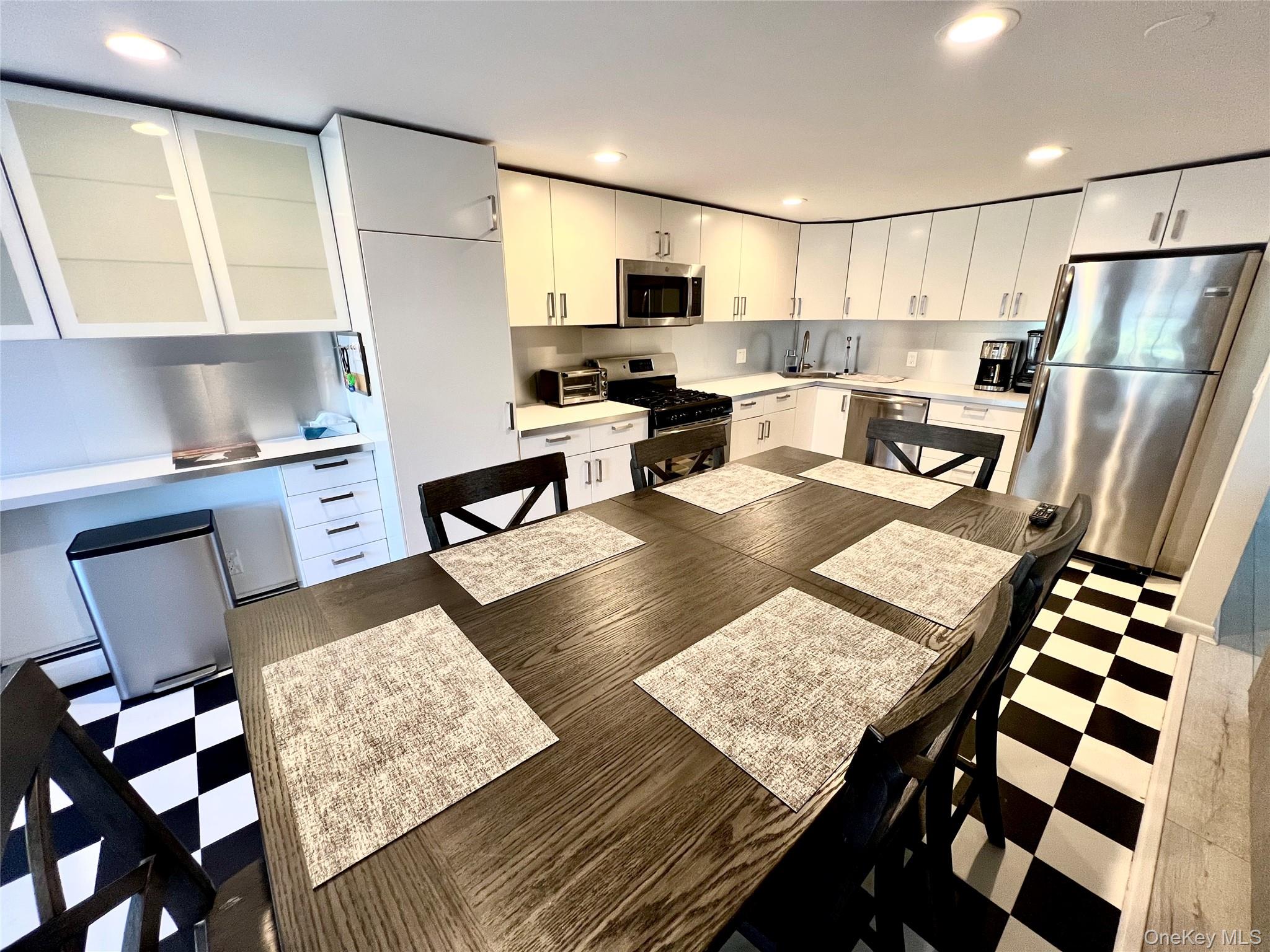 2 Biarritz Street – For Rent photo 7