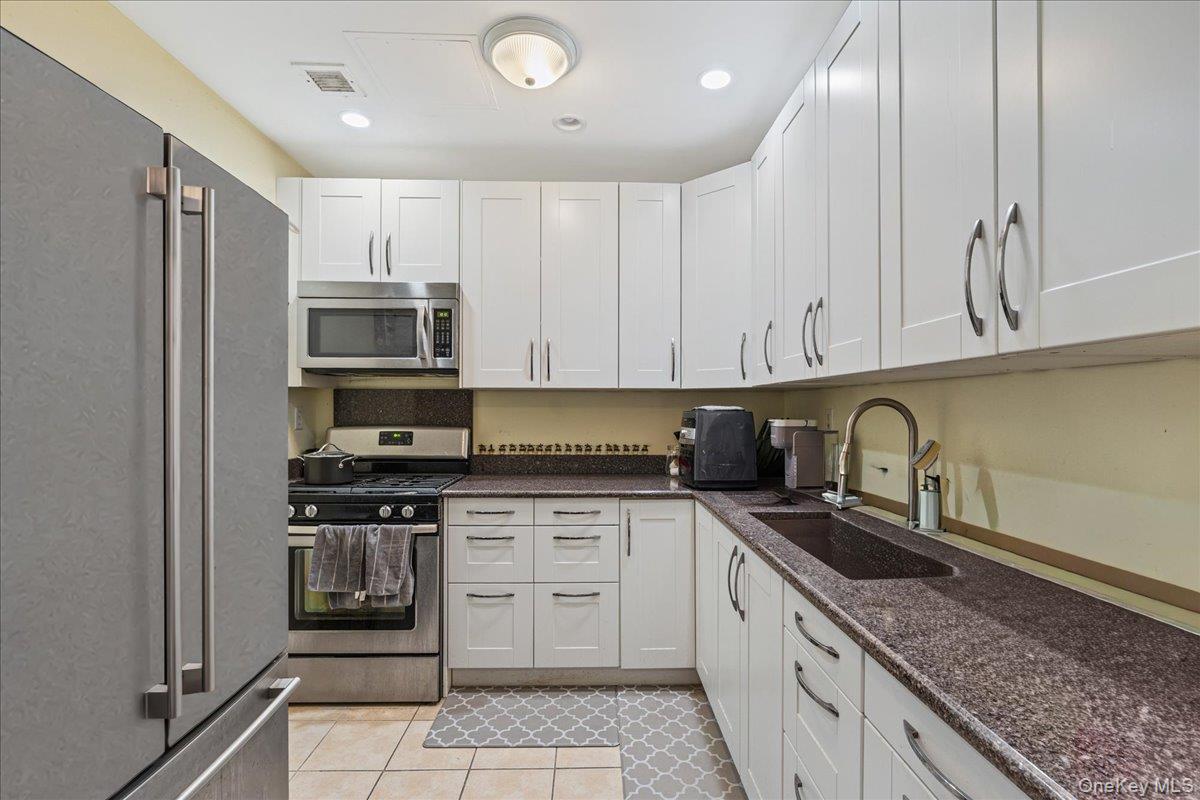 130 Post Avenue, Unit 324 photo 4