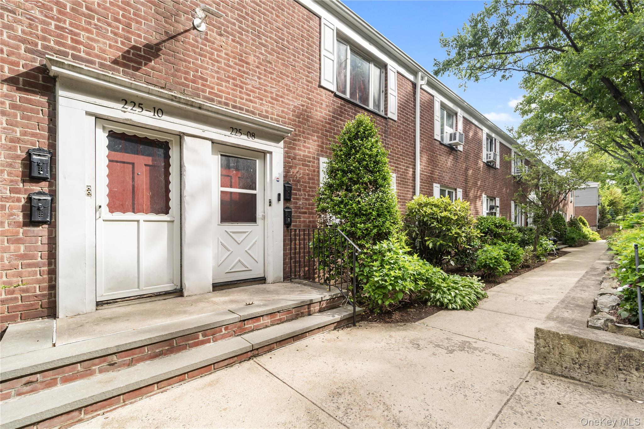 225-08 Stronghurst Avenue, Unit Upper