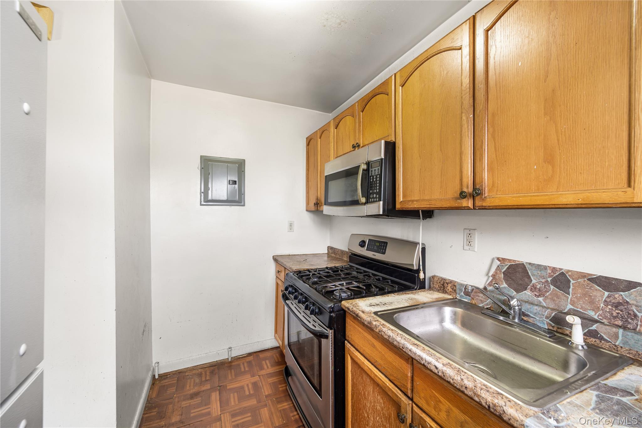 225-08 Stronghurst Avenue, Unit Upper photo 13
