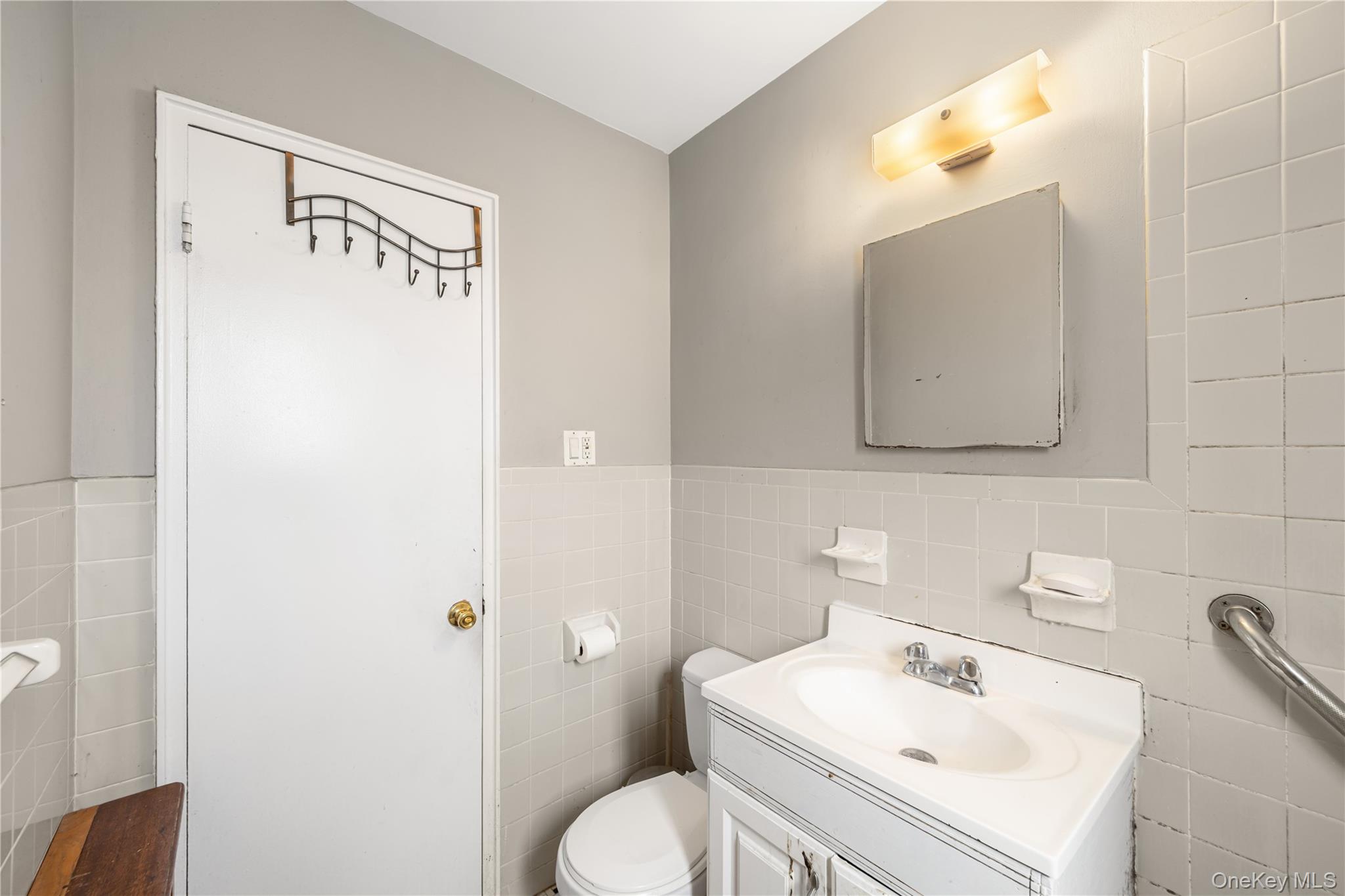 225-08 Stronghurst Avenue, Unit Upper photo 9