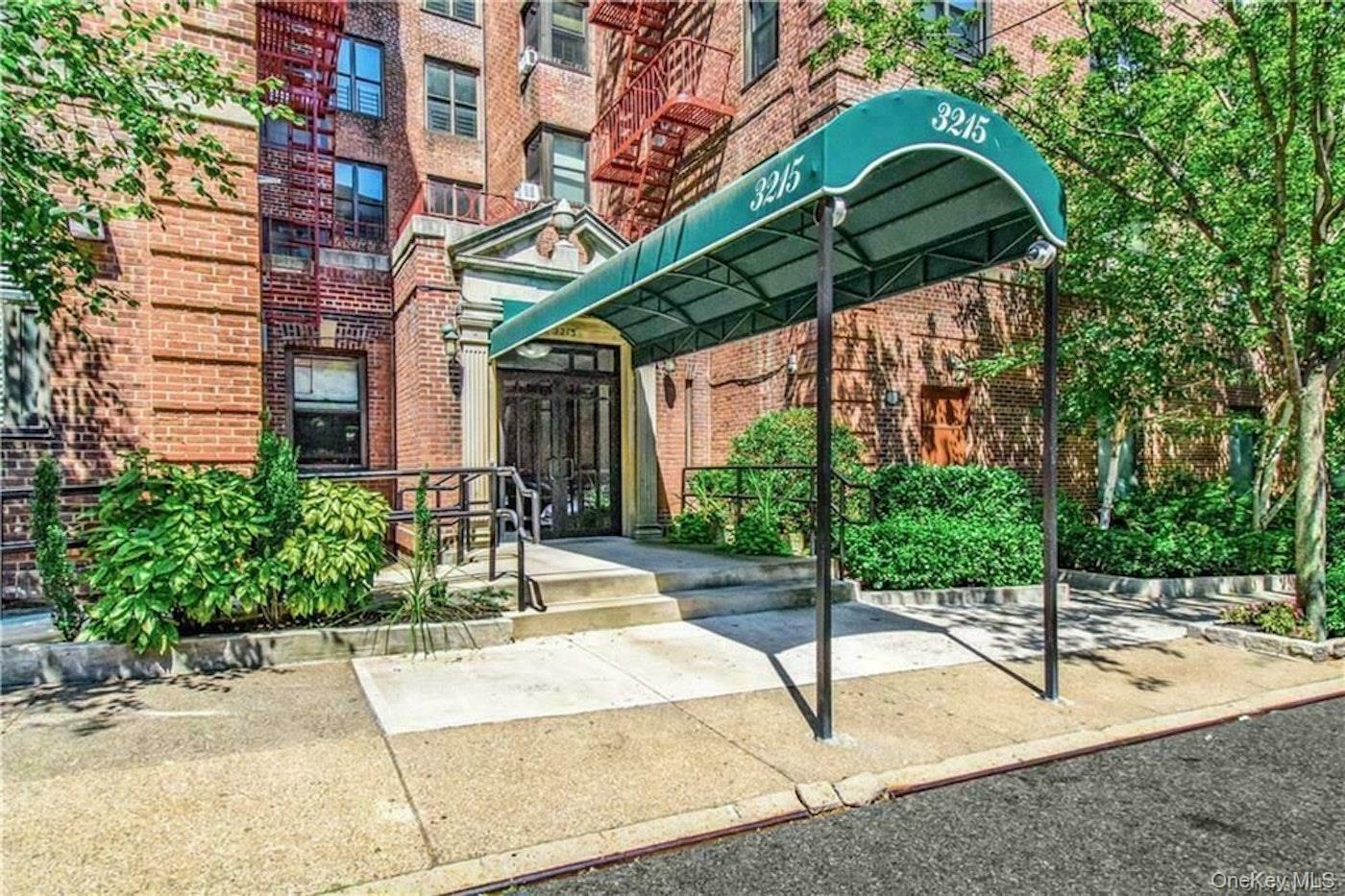 3215 Netherland Avenue, Unit 4E