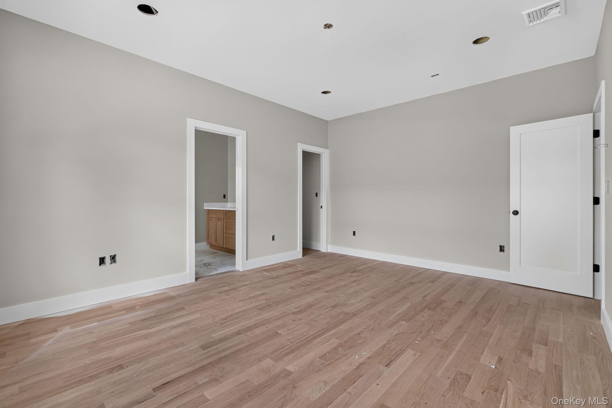 86 Shore Boulevard – For Sale photo 24