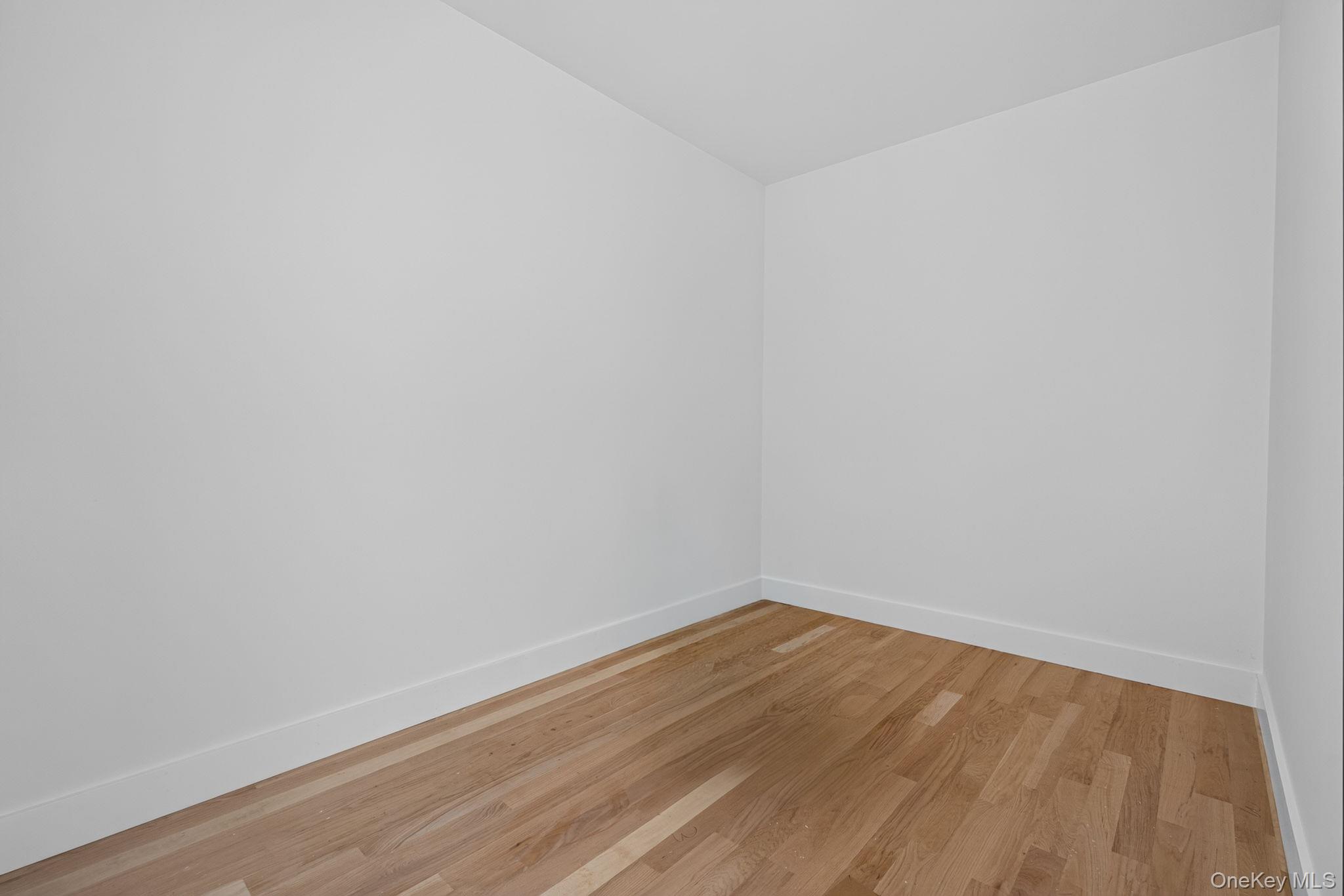86 Shore Boulevard – For Sale photo 29