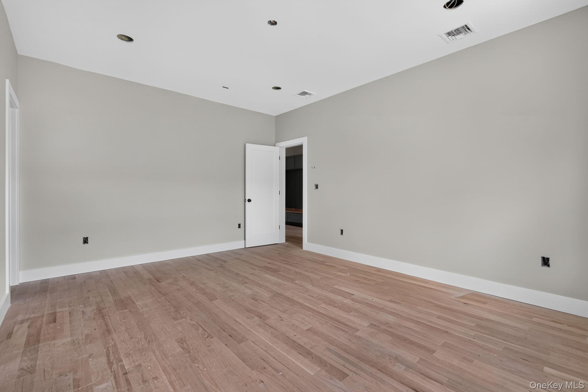86 Shore Boulevard – For Sale photo 25