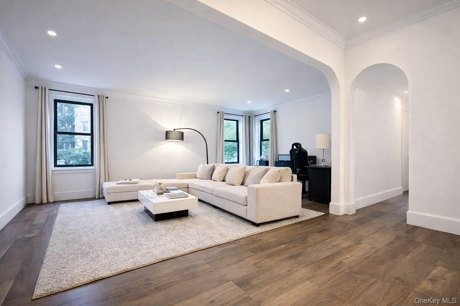 3000 Valentine Avenue, Unit 2E