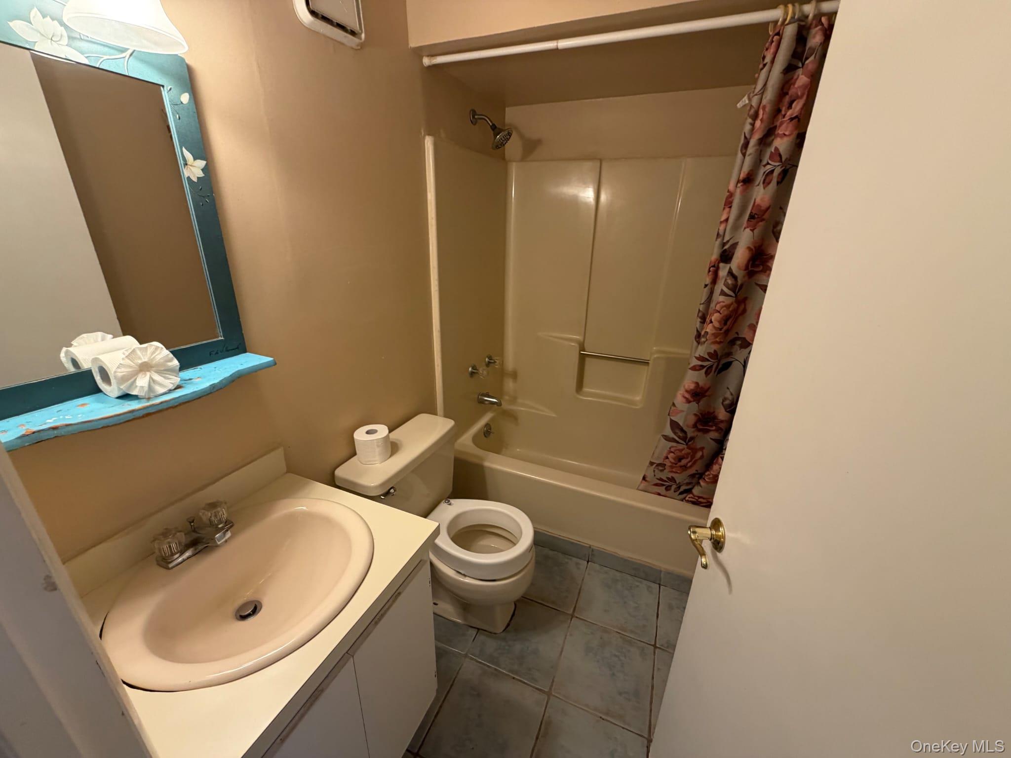 725 Miller Avenue, Unit 221 photo 5