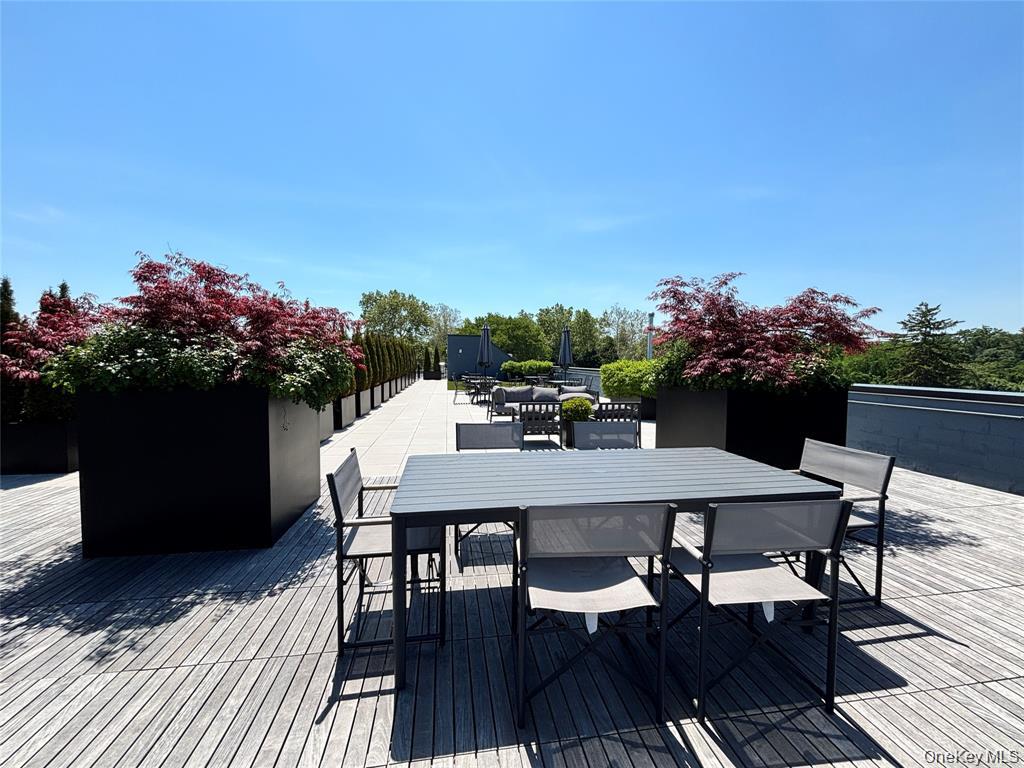 218 Middle Neck Road, Unit 313 photo 17