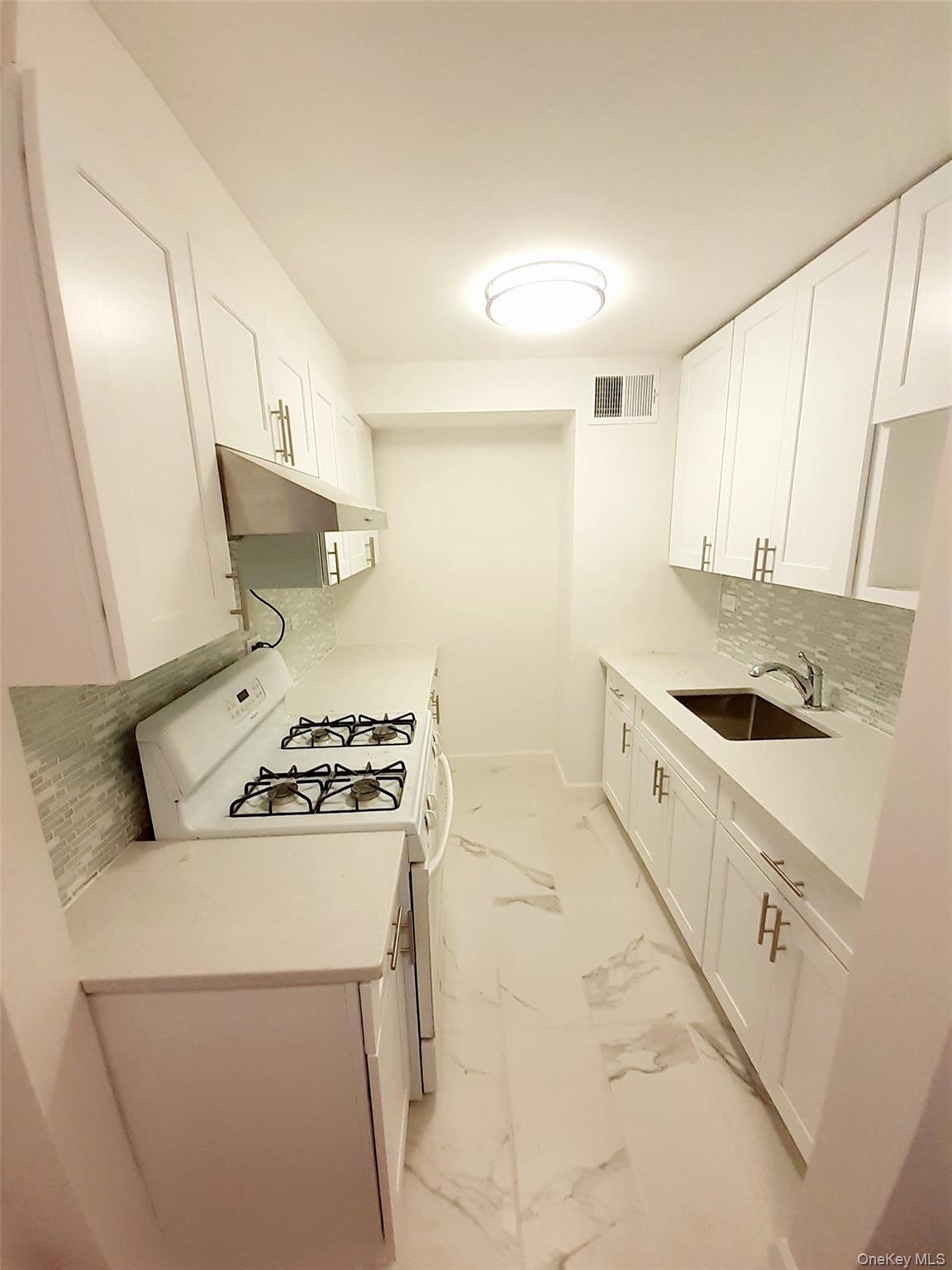 152-18 Union Turnpike, Unit 2B photo 11
